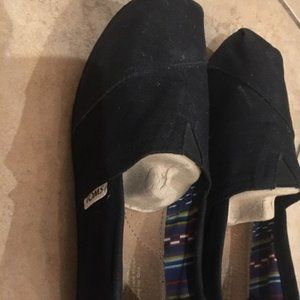 Black TOMS